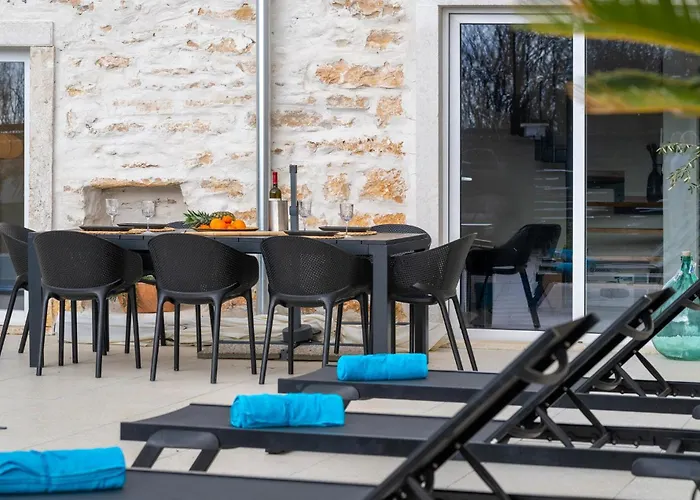 Vakantiehuis Lovely In With Kitchen